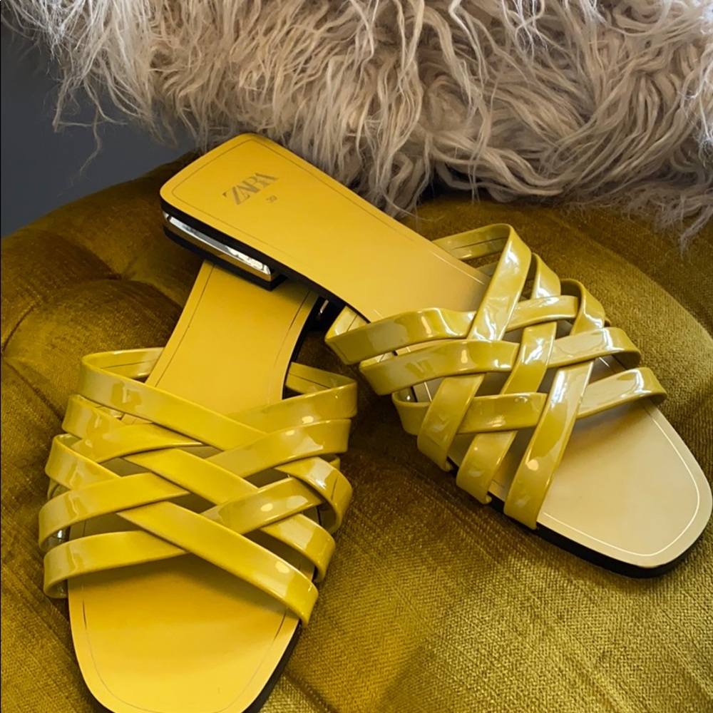 Chartreuse dream — ZARA sandals